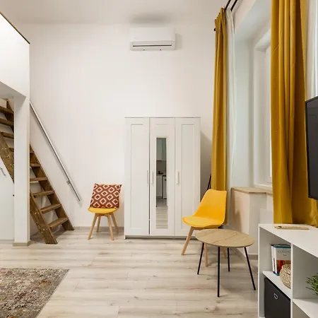 Cosy By Stn * Boedapest