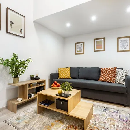 Cosy By Stn شقة بودابست