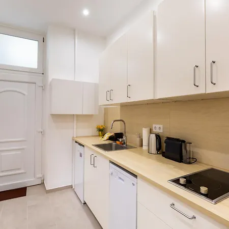 Cosy By Stn بودابست