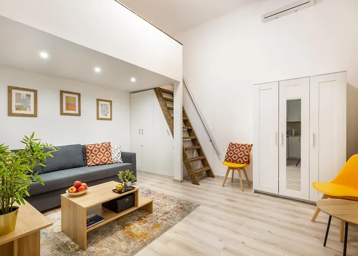 Lägenhet Cosy By Stn Budapest